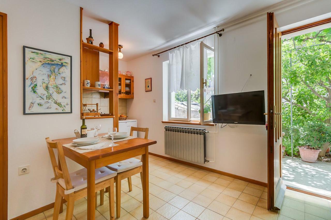 Apartman Pia มาลีโลชินจ์ ภายนอก รูปภาพ