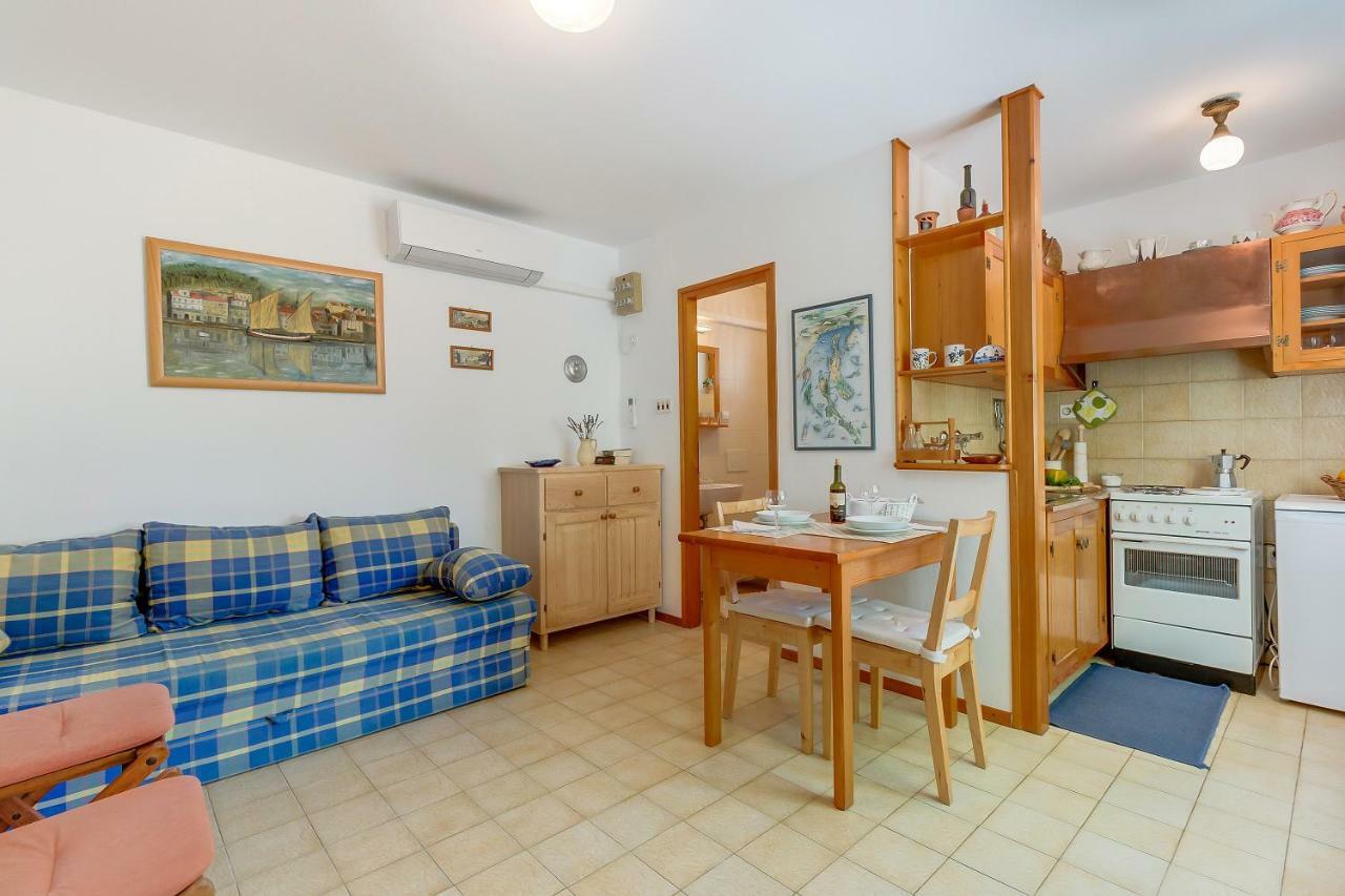 Apartman Pia มาลีโลชินจ์ ภายนอก รูปภาพ