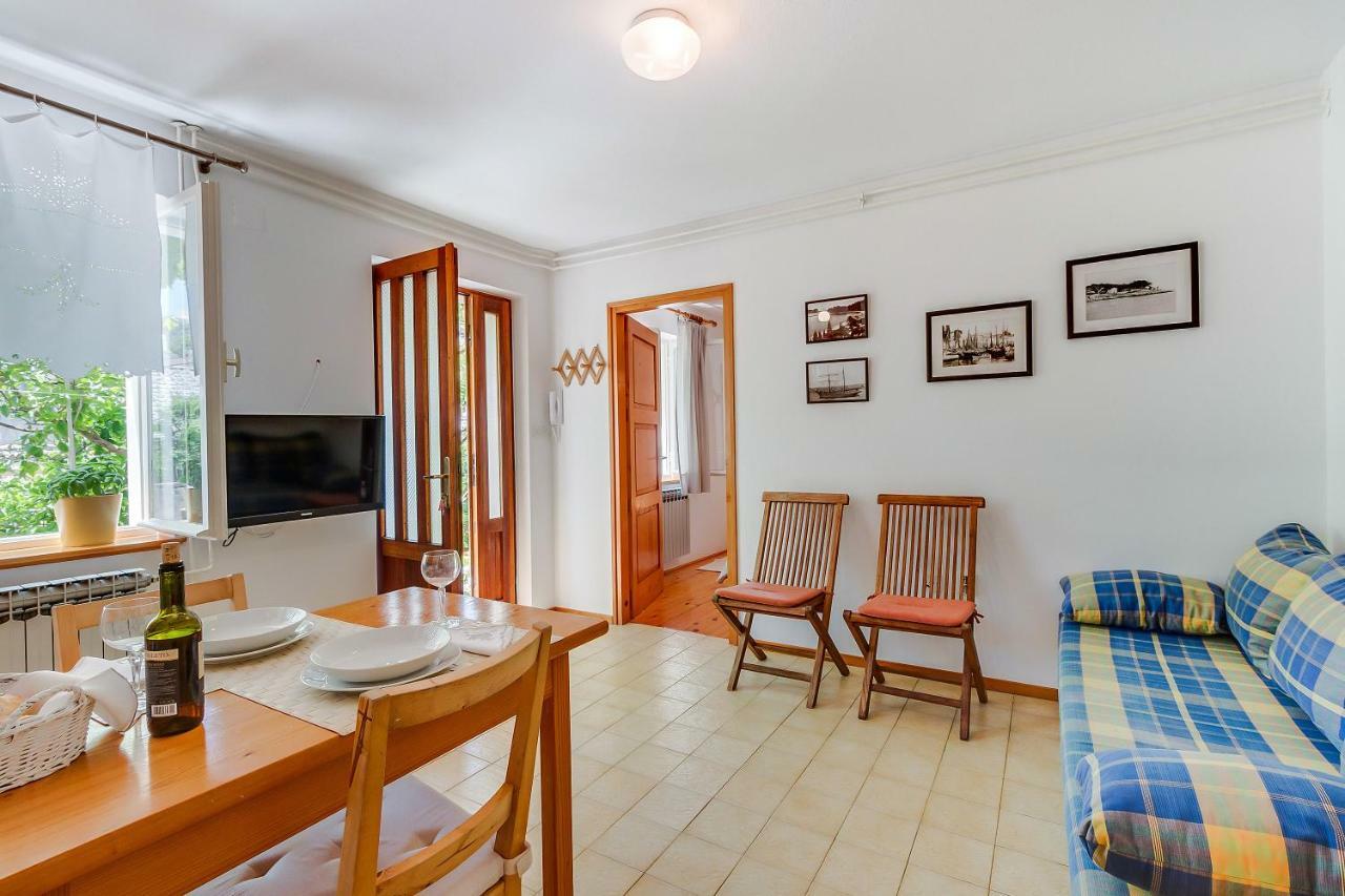 Apartman Pia มาลีโลชินจ์ ภายนอก รูปภาพ